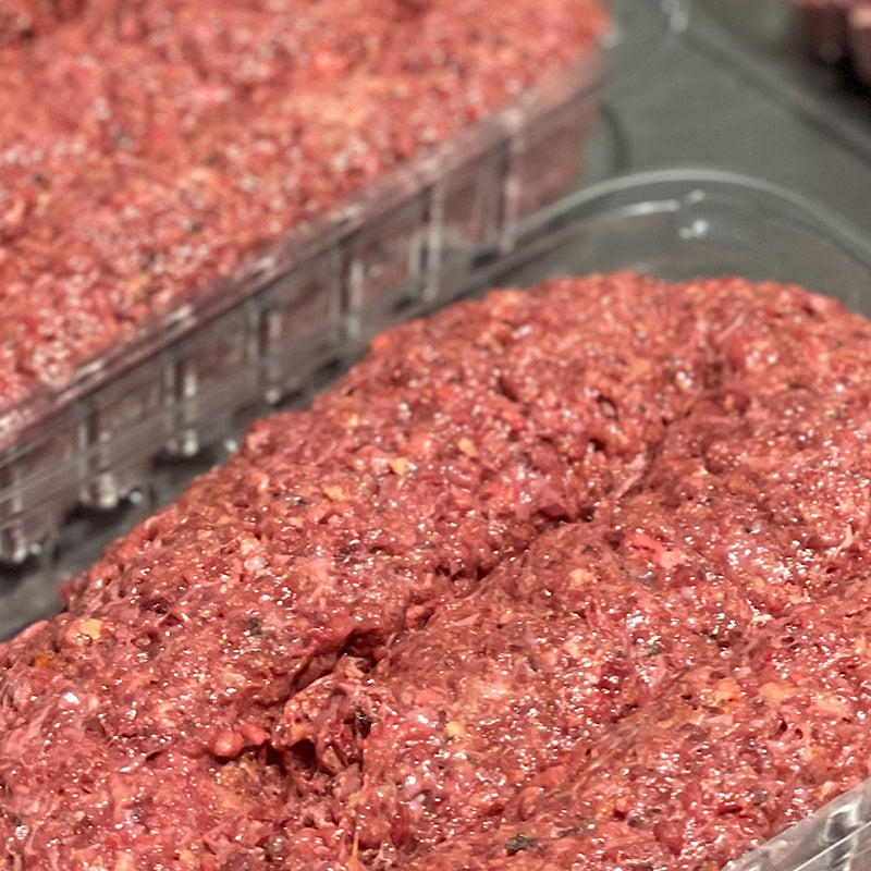 La preparazione del Menù BARF: Un processo attento e nutriente per il tuo cane